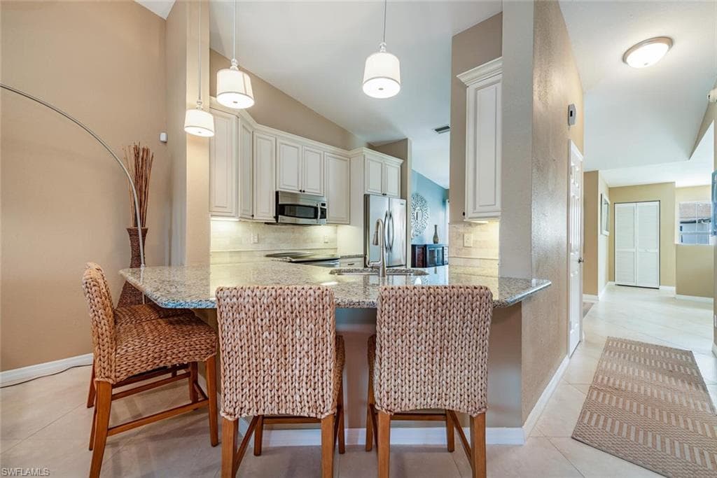 864 Tanbark Dr 201, Naples, FL 34108-7