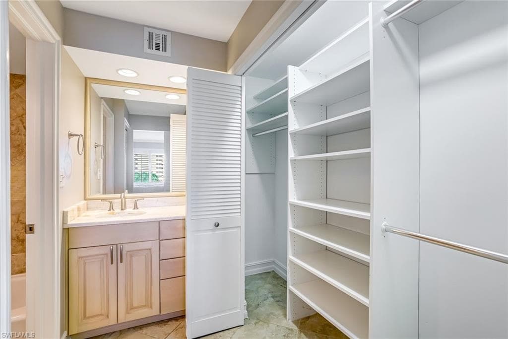 3430 Gulf Shore Blvd N 5j, Naples, FL 34103-16