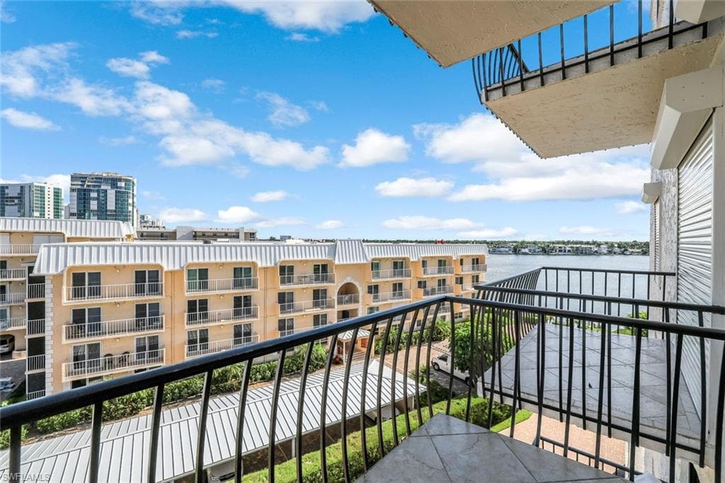 3430 Gulf Shore Blvd N 5j, Naples, FL 34103-21