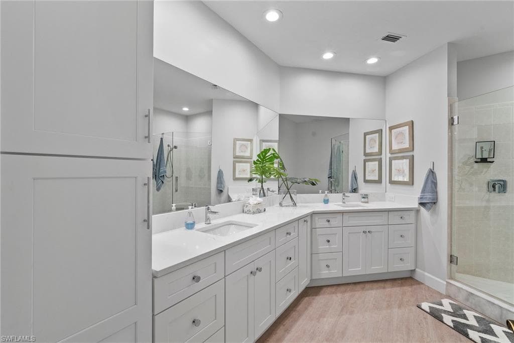 8275 Danbury Blvd 104, Naples, FL 34120-2