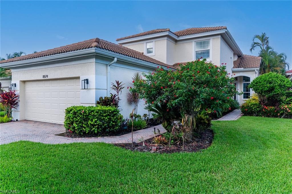 8574 Pepper Tree Way, Naples, FL 34114-3