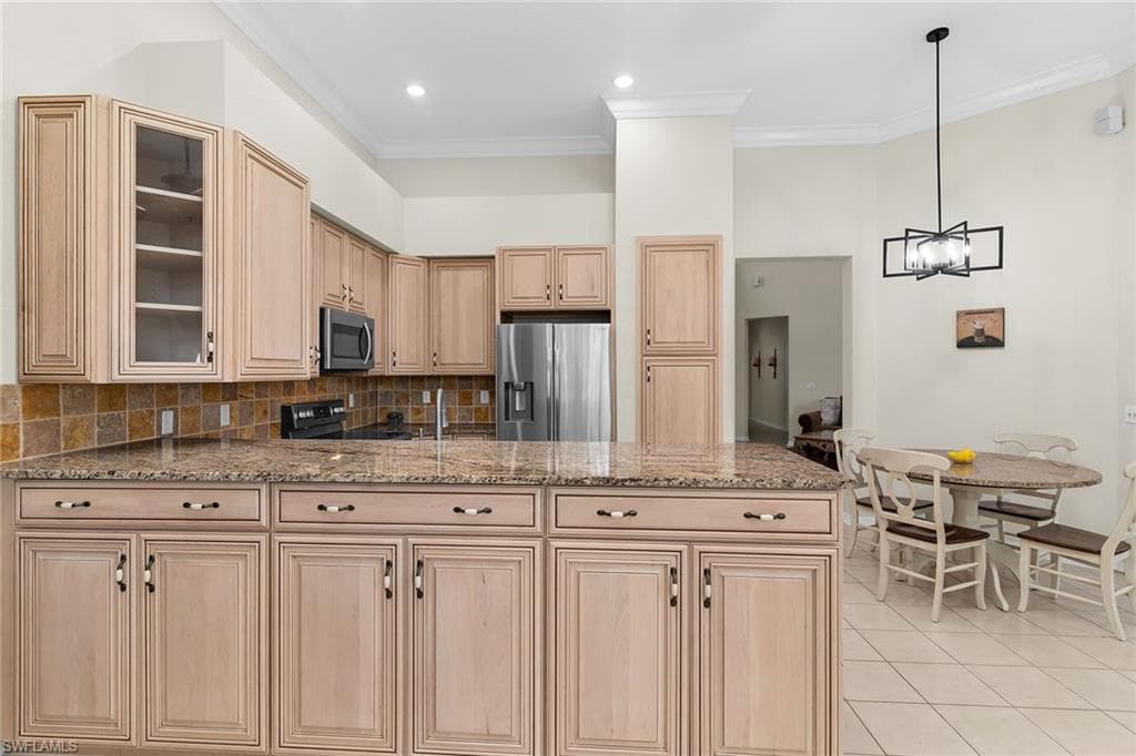 8574 Pepper Tree Way, Naples, FL 34114-7