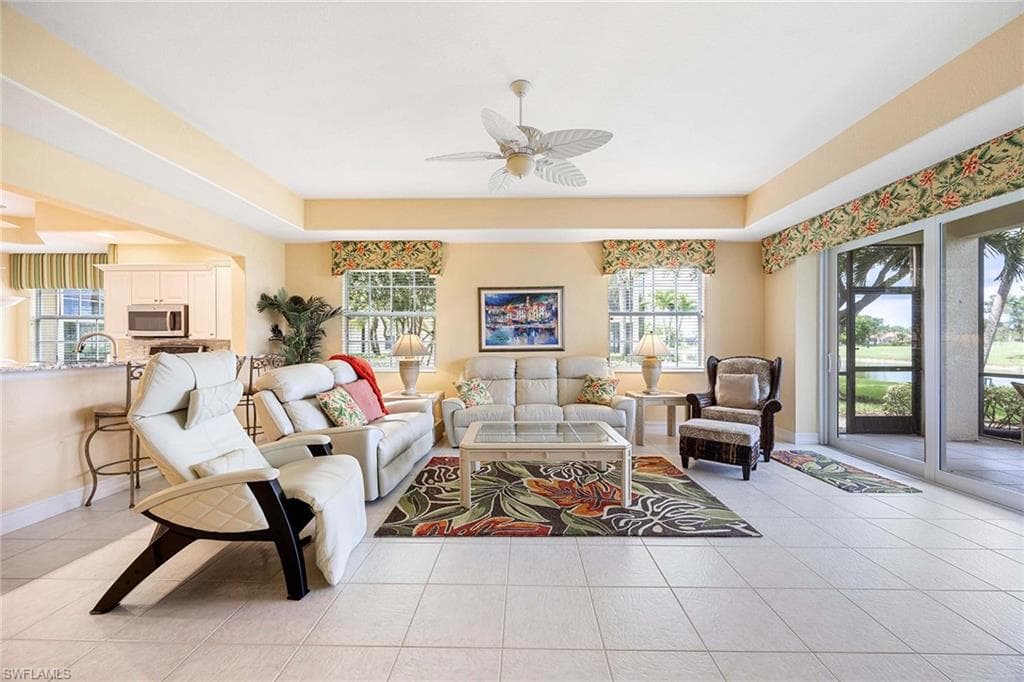 8609 Champions Pt 201, Naples, FL 34113-9