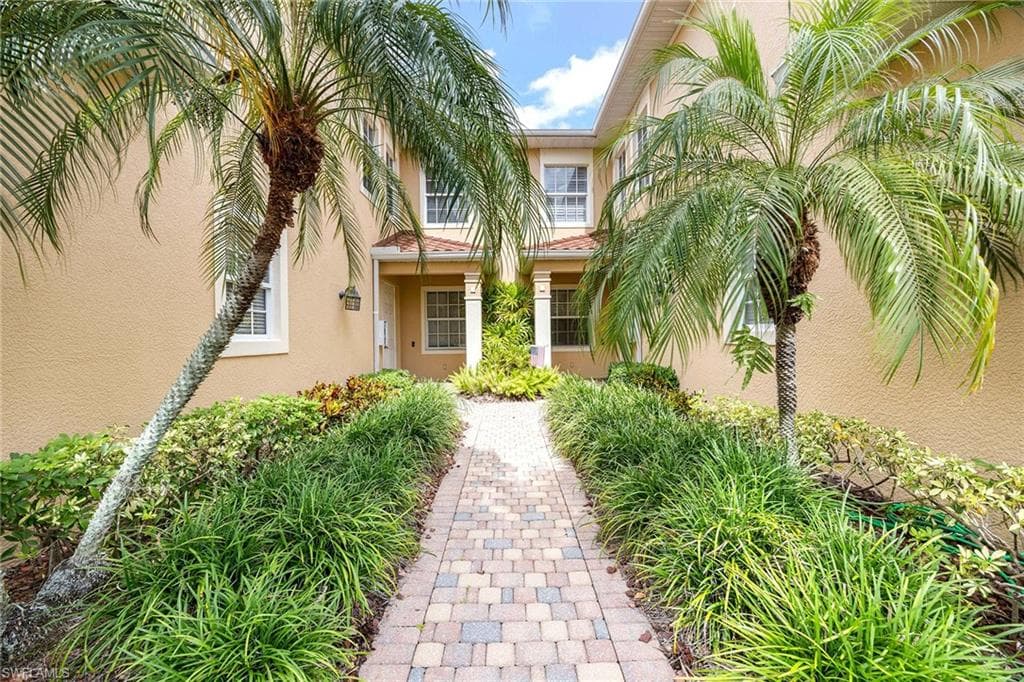 8609 Champions Pt 201, Naples, FL 34113-29