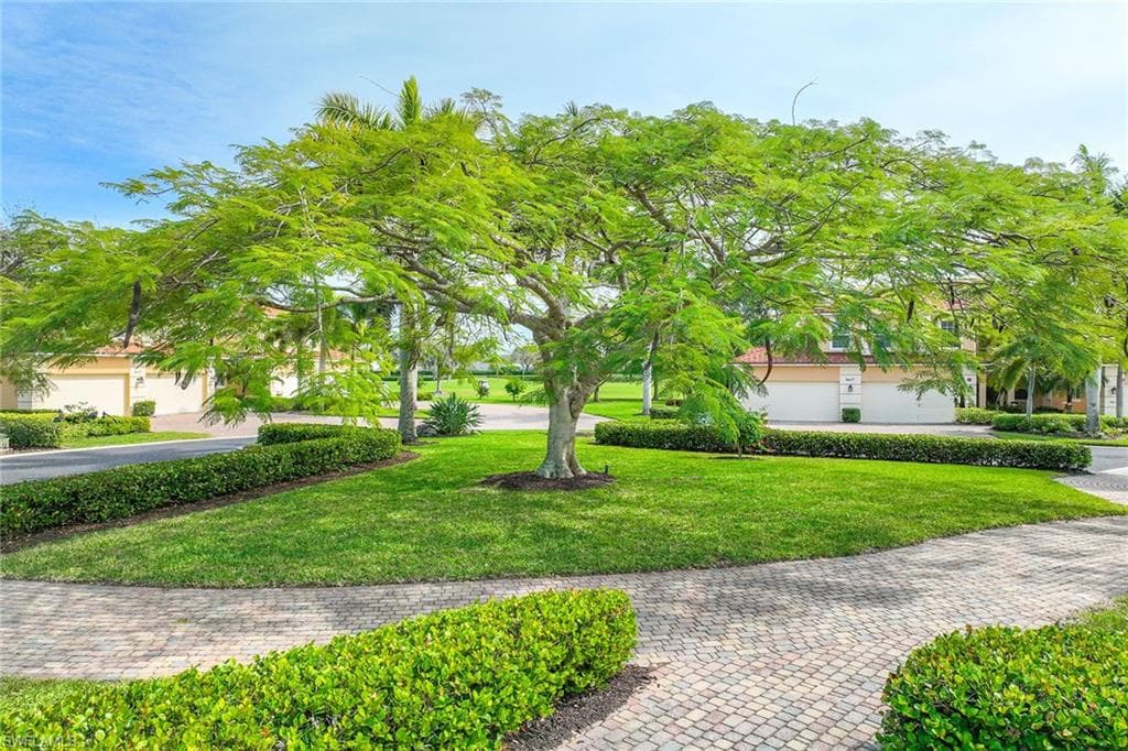8609 Champions Pt 201, Naples, FL 34113-35