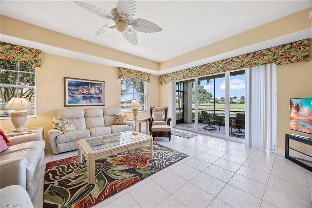 8609 Champions Pt 201, Naples, FL 34113-6