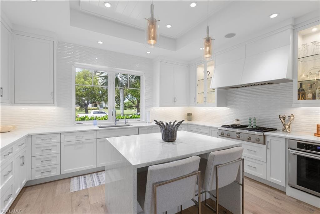 1021 6th St S, Naples, FL 34102-13