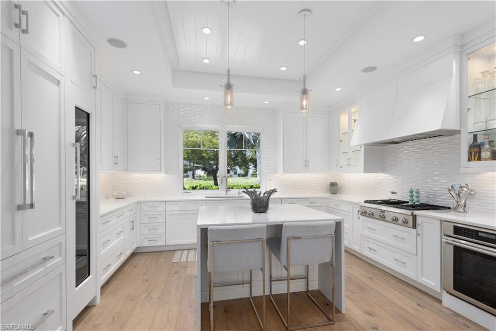 1021 6th St S, Naples, FL 34102-15