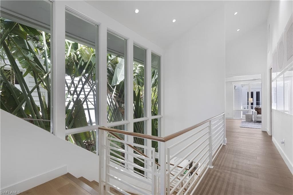 1021 6th St S, Naples, FL 34102-17