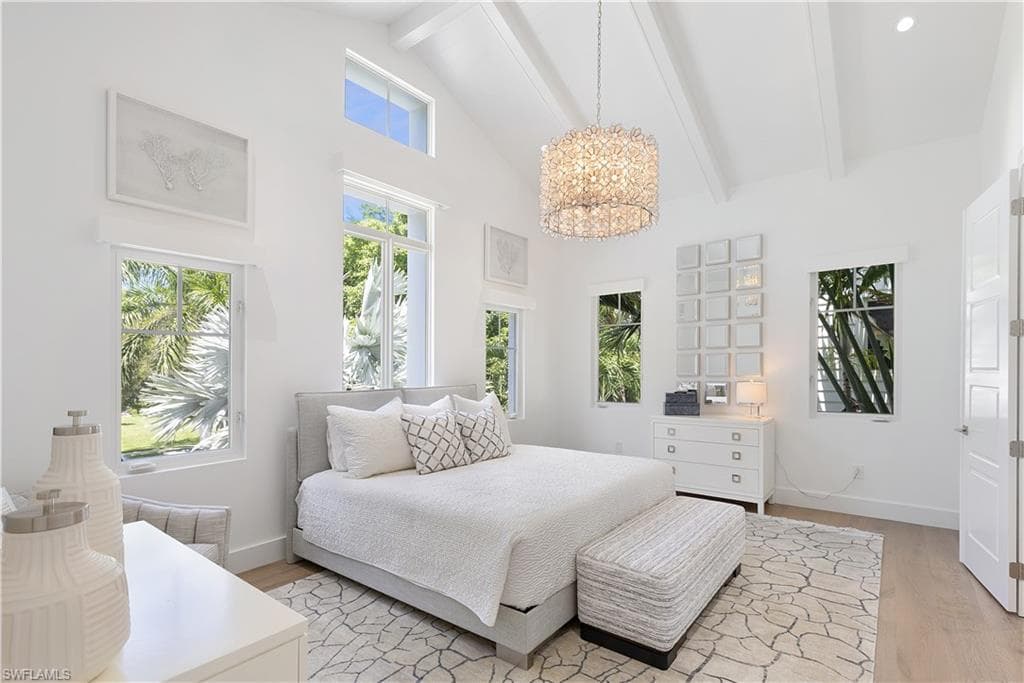 1021 6th St S, Naples, FL 34102-21