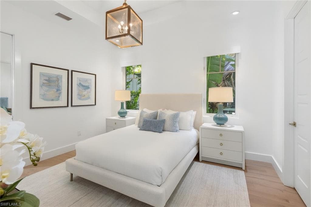 1021 6th St S, Naples, FL 34102-25