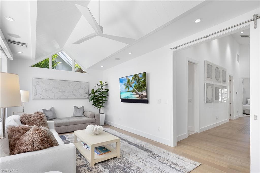 1021 6th St S, Naples, FL 34102-30
