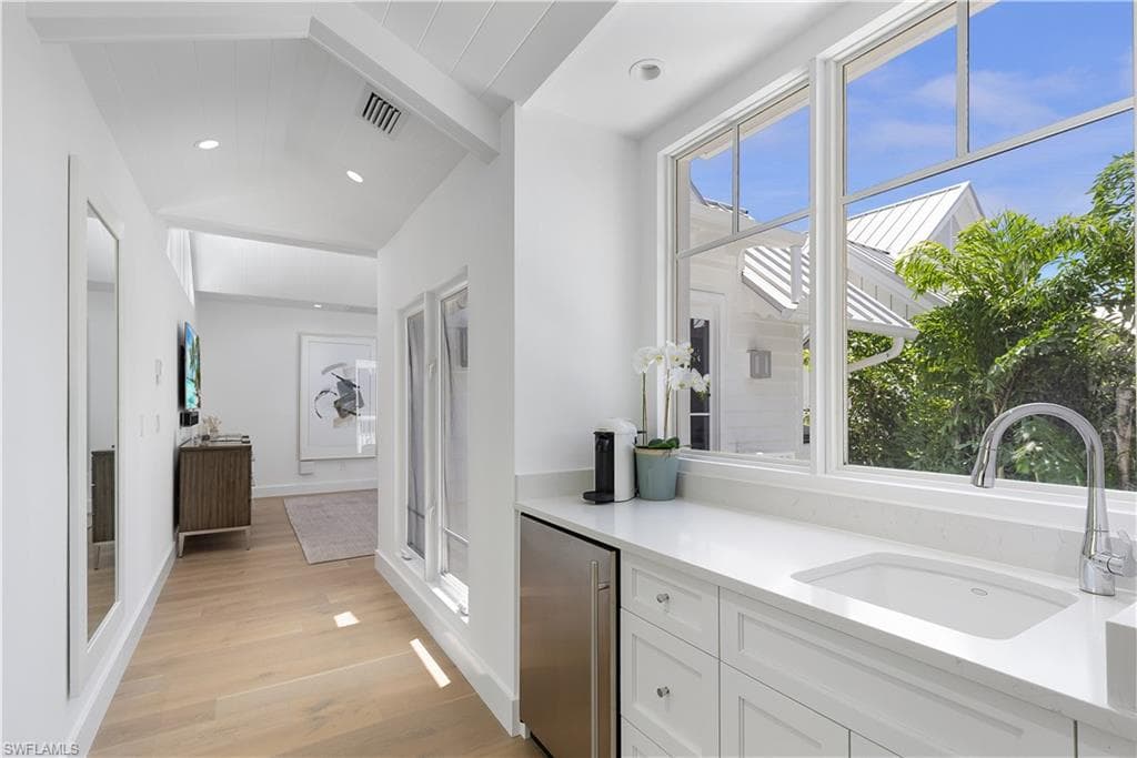 1021 6th St S, Naples, FL 34102-33