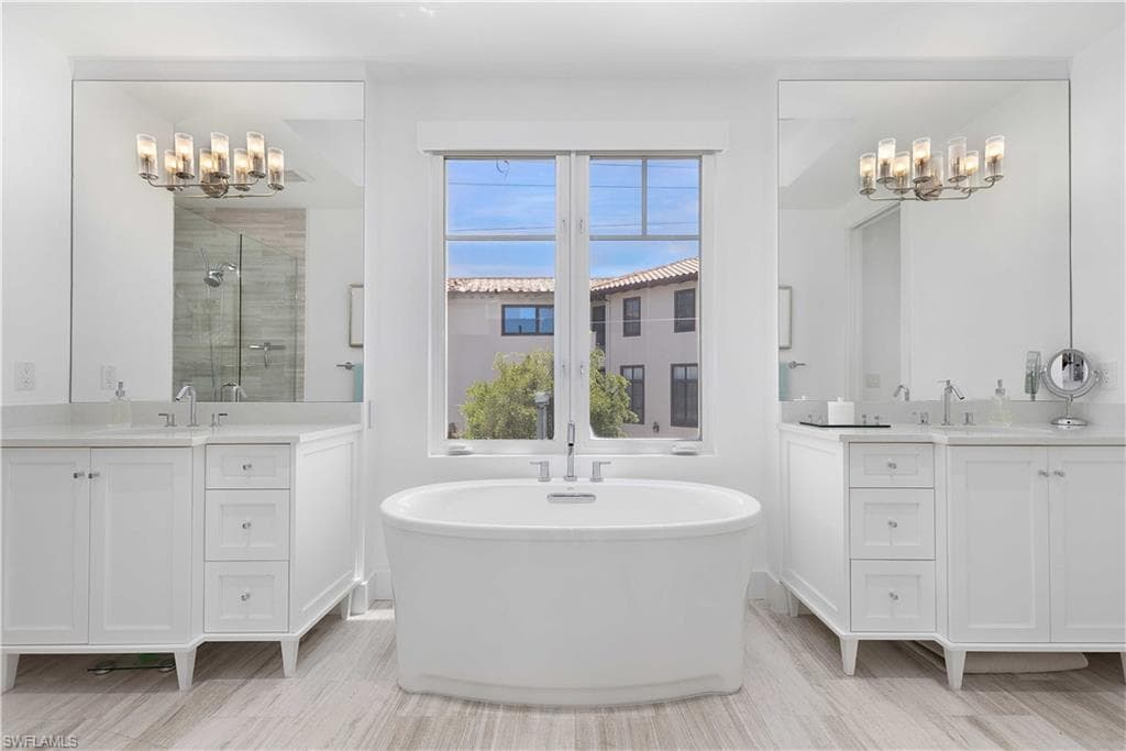 1021 6th St S, Naples, FL 34102-38