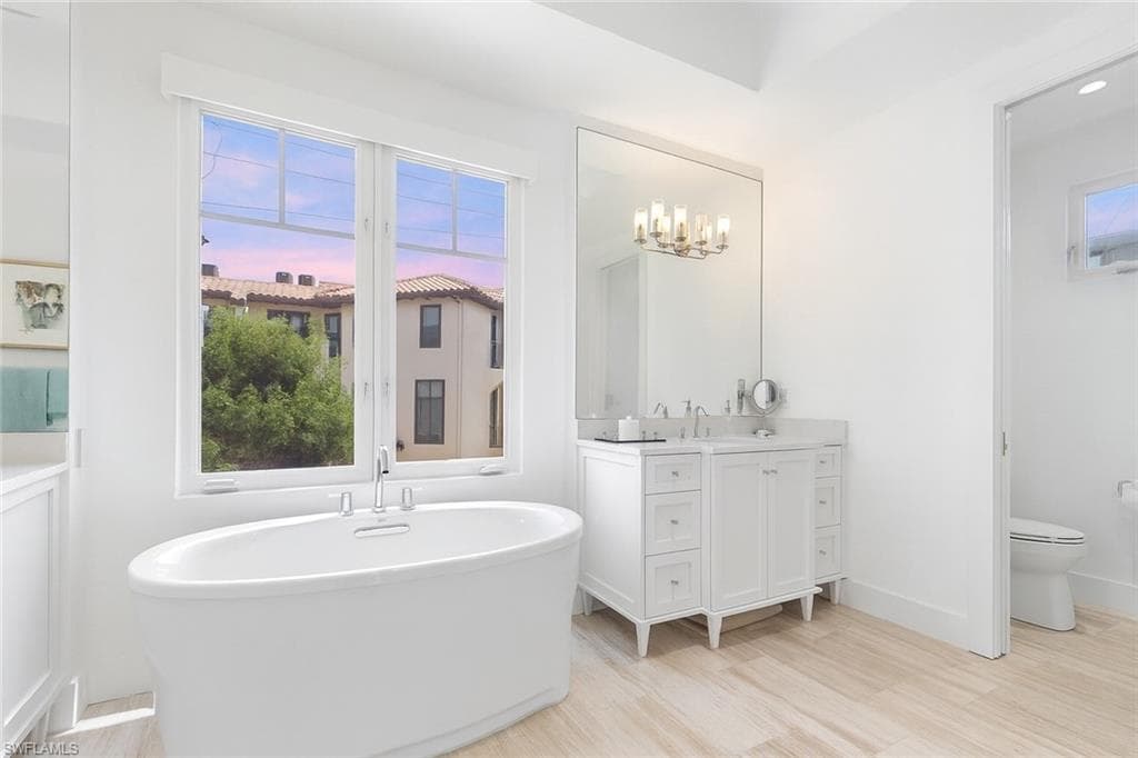 1021 6th St S, Naples, FL 34102-39