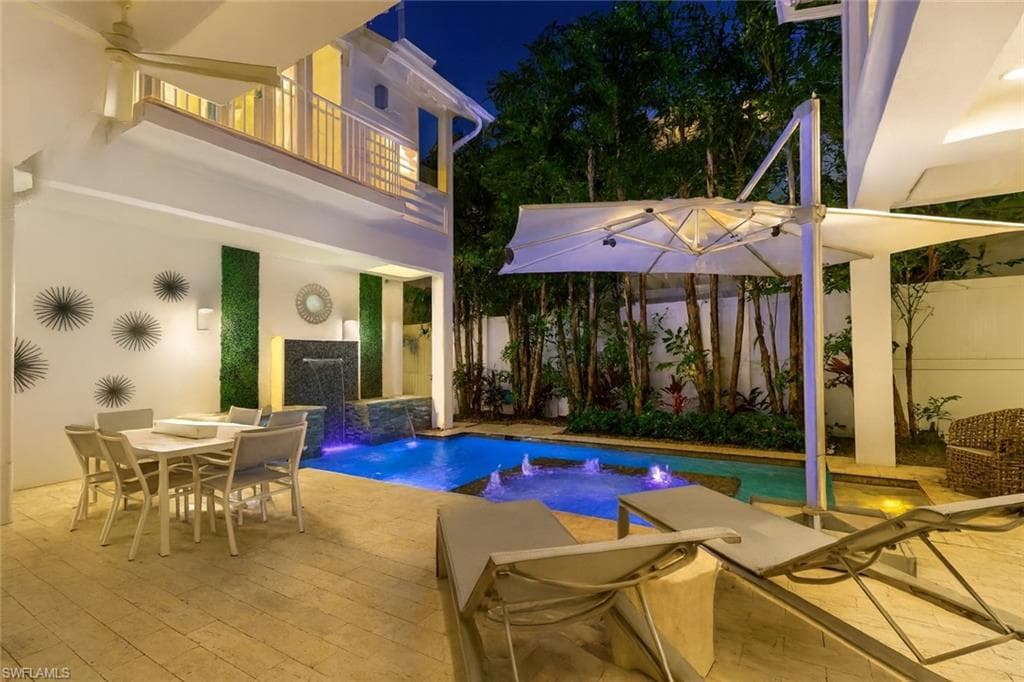 1021 6th St S, Naples, FL 34102-40