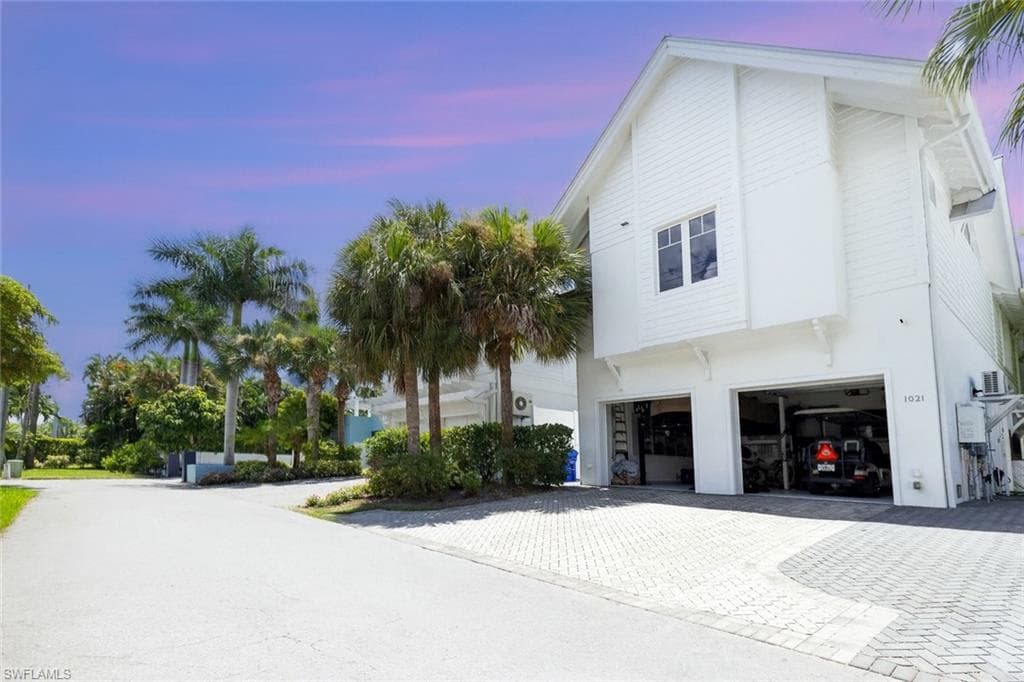 1021 6th St S, Naples, FL 34102-42