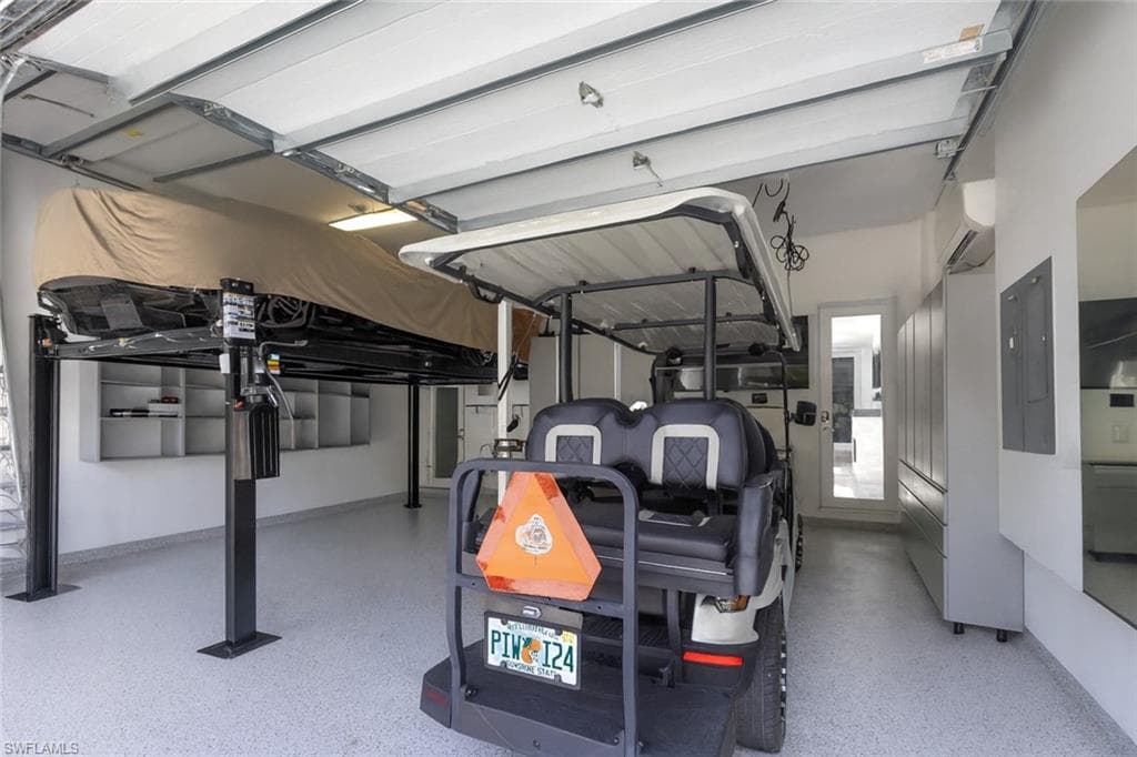 1021 6th St S, Naples, FL 34102-43