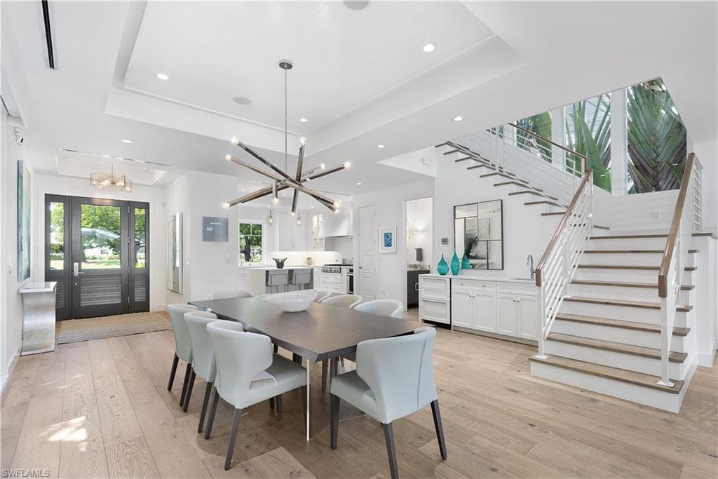 1021 6th St S, Naples, FL 34102-4