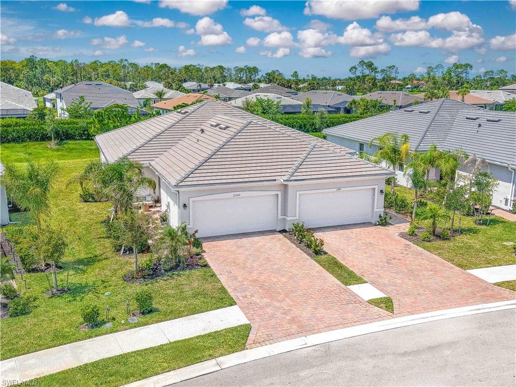 2200 Dragonfruit Way, Naples, FL 34120-2