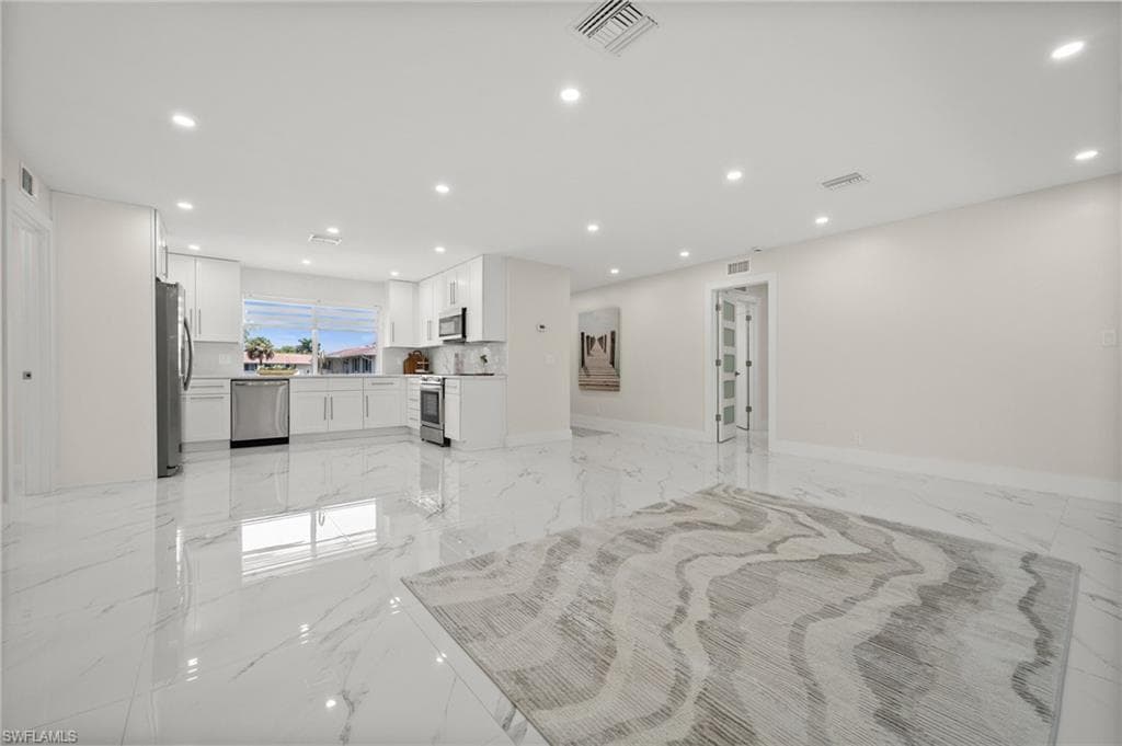 292 Winners Cir 2776, Naples, FL 34112-10