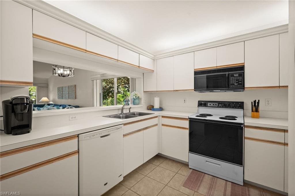 1140 Sarah Jean Cir C206, Naples, FL 34110-11