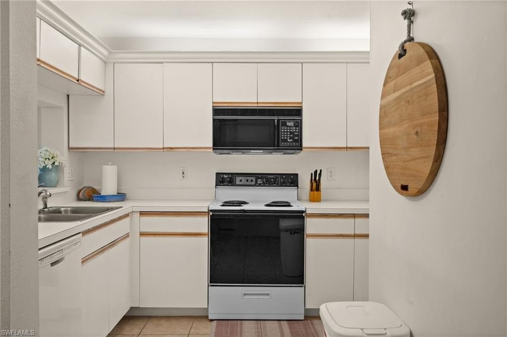 1140 Sarah Jean Cir C206, Naples, FL 34110-13