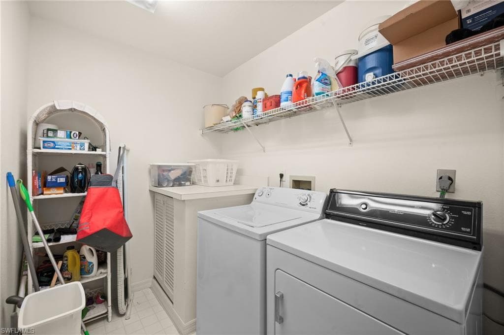 1140 Sarah Jean Cir C206, Naples, FL 34110-26