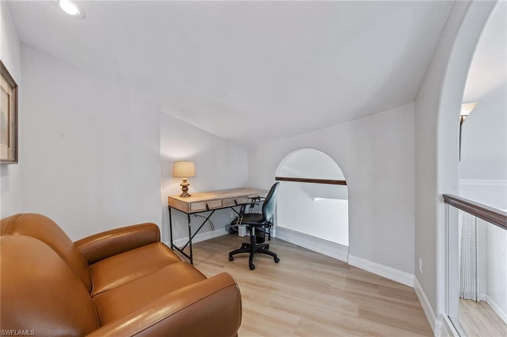 482 Clifton Ct, Marco Island, FL 34145-32