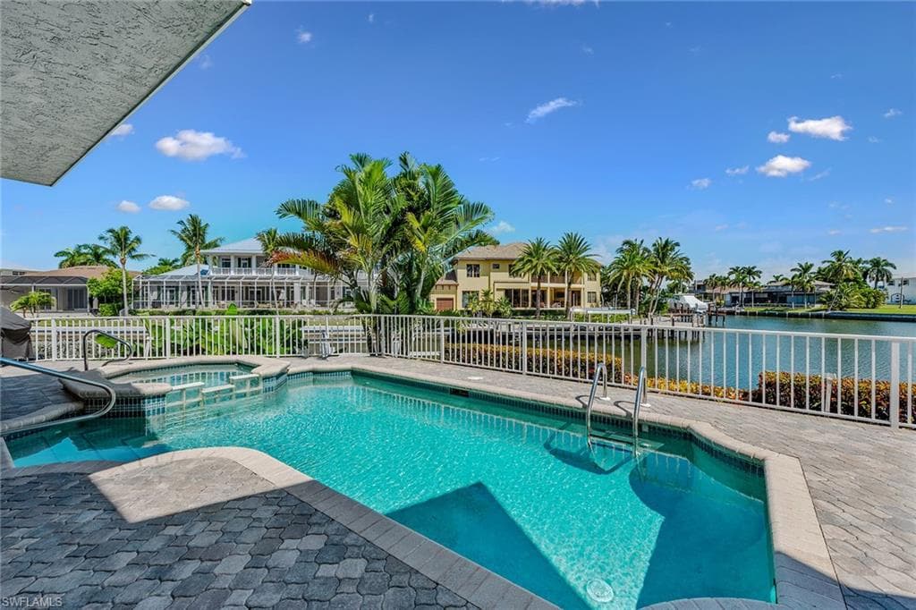 482 Clifton Ct, Marco Island, FL 34145-37