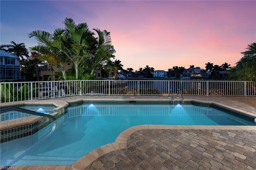 482 Clifton Ct, Marco Island, FL 34145-40