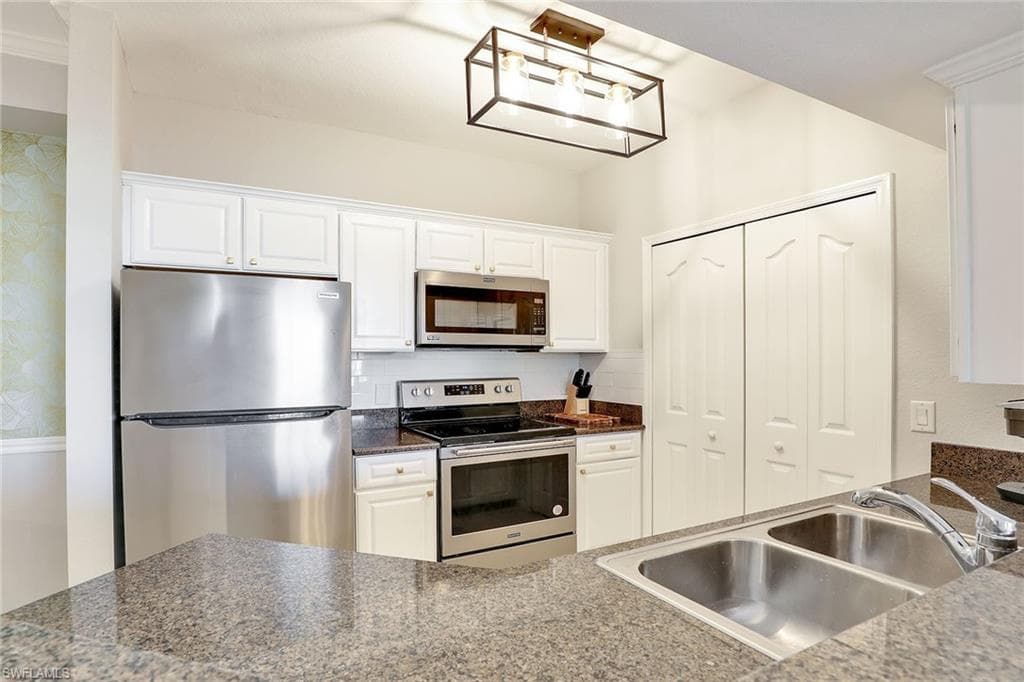 12990 Positano Cir 306, Naples, FL 34105-13
