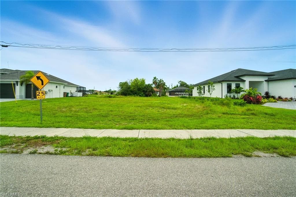 2592 Surfside Blvd, Cape Coral, FL 33914-9