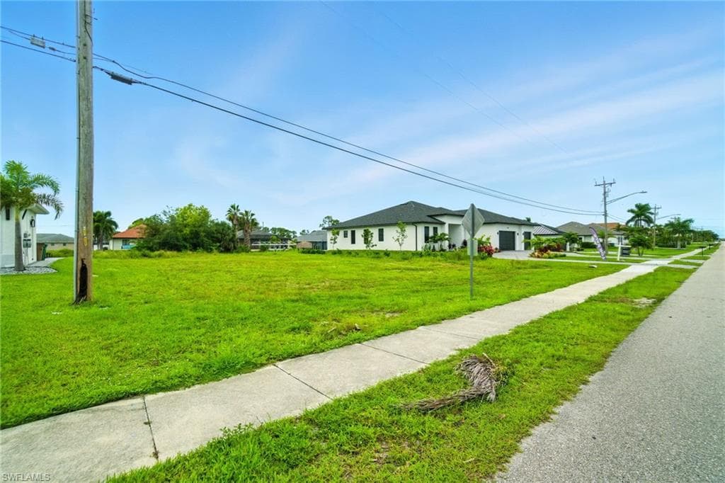 2592 Surfside Blvd, Cape Coral, FL 33914-7
