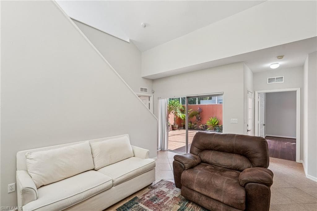 4337 Covey Cir 9c, Naples, FL 34109-7