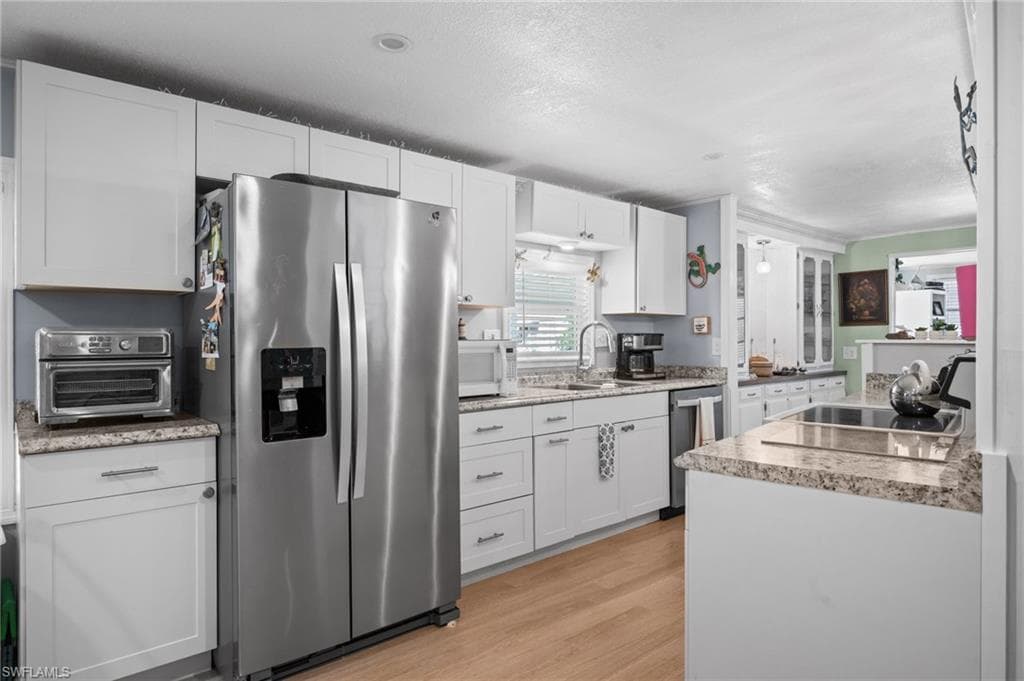 10 Cannes Dr, Naples, FL 34112-11