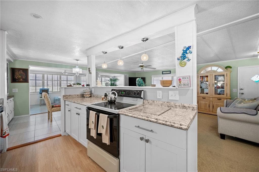 10 Cannes Dr, Naples, FL 34112-12