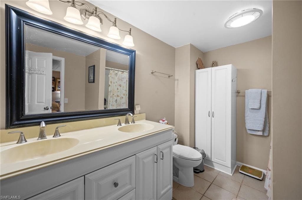 10 Cannes Dr, Naples, FL 34112-29