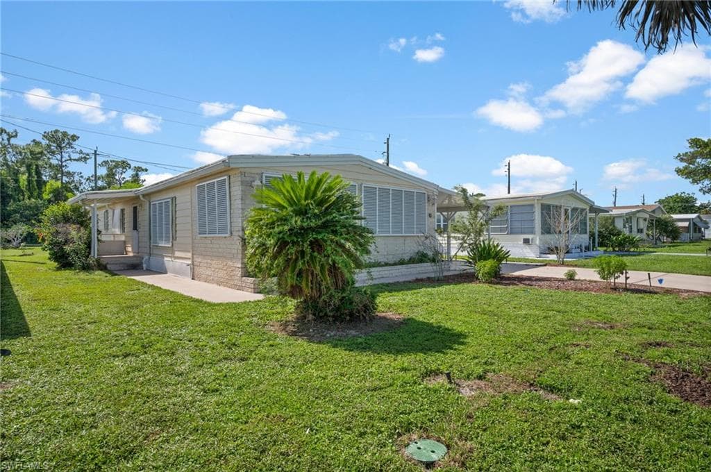 10 Cannes Dr, Naples, FL 34112-6