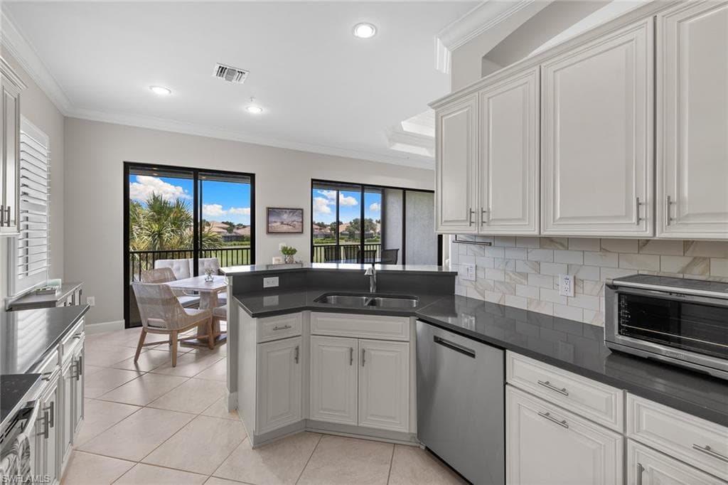 12046 Covent Garden Ct 903, Naples, FL 34120-18