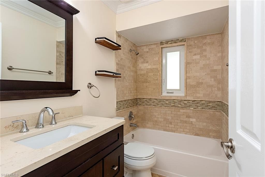 5090 Boxwood Way, Naples, FL 34116-10