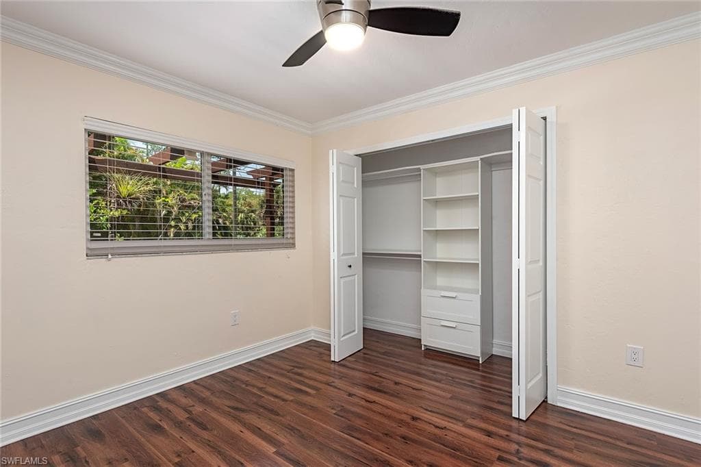 5090 Boxwood Way, Naples, FL 34116-11