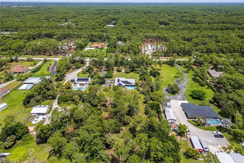5090 Boxwood Way, Naples, FL 34116-17