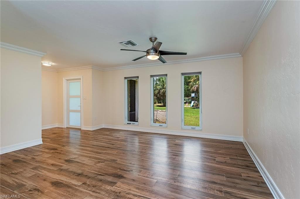 5090 Boxwood Way, Naples, FL 34116-3