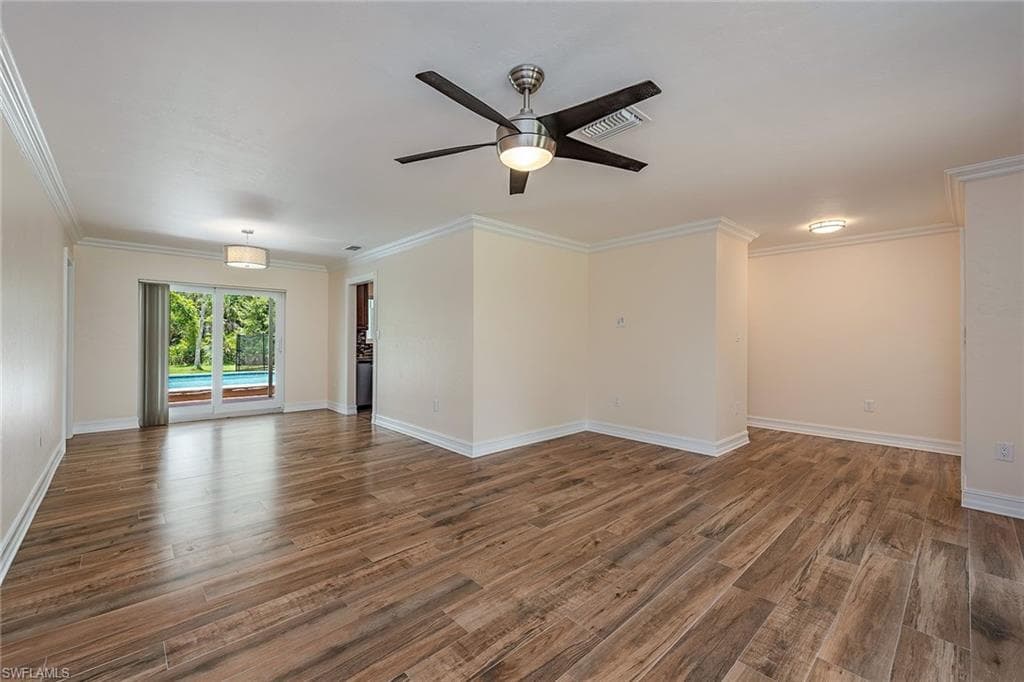 5090 Boxwood Way, Naples, FL 34116-4