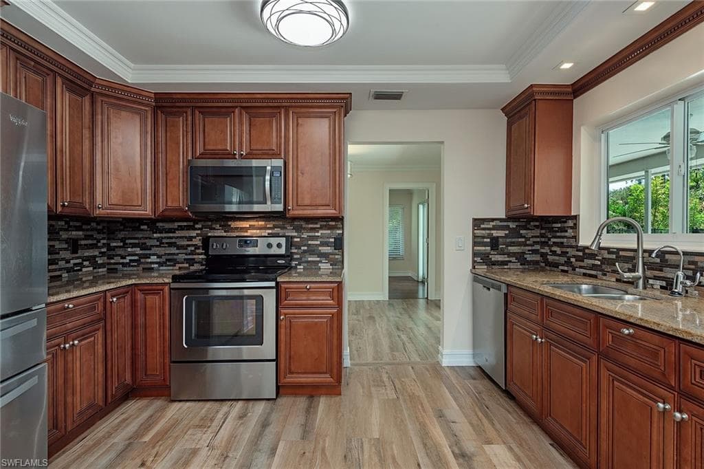 5090 Boxwood Way, Naples, FL 34116-4
