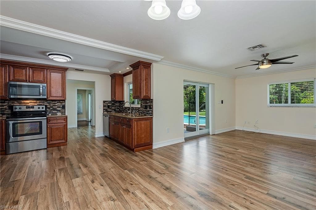 5090 Boxwood Way, Naples, FL 34116-6