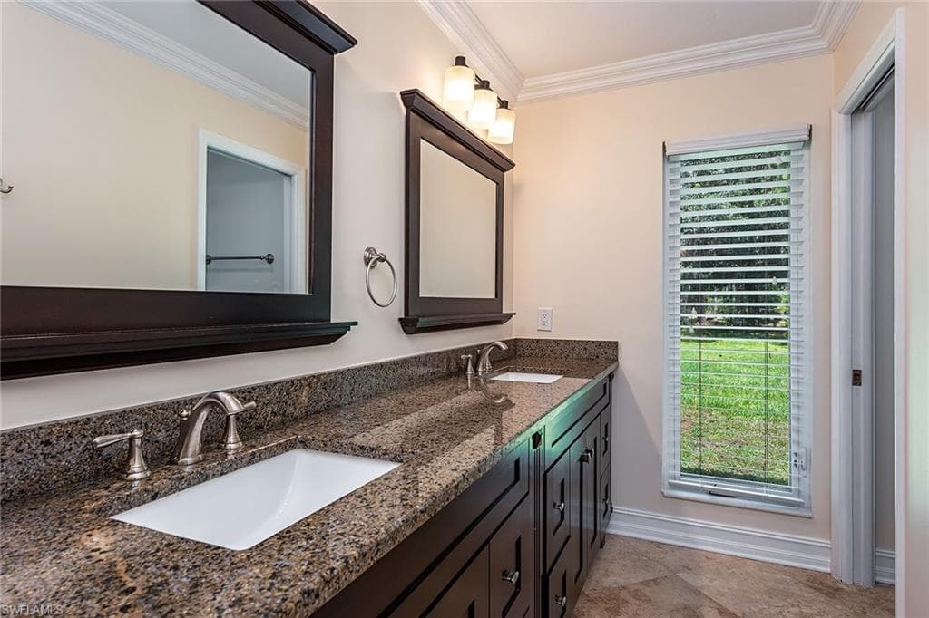 5090 Boxwood Way, Naples, FL 34116-8