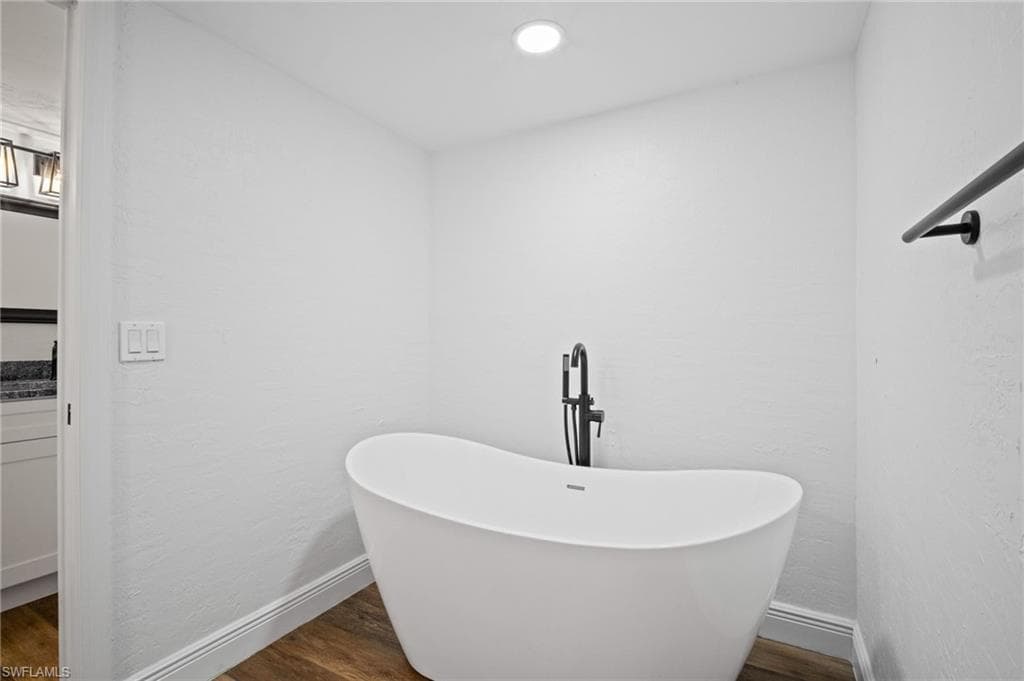 6216 Cougar Run 102, Fort Myers, FL 33908-15