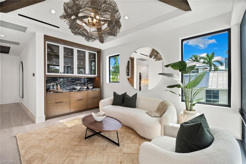 273 10th Ave S, Naples, FL 34102-11